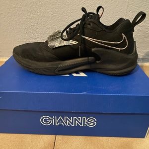 Basketball tennis shoes